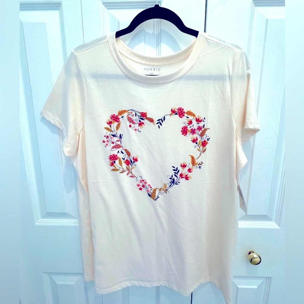 Torrid Heart Floral Graphic T-shirt NWT